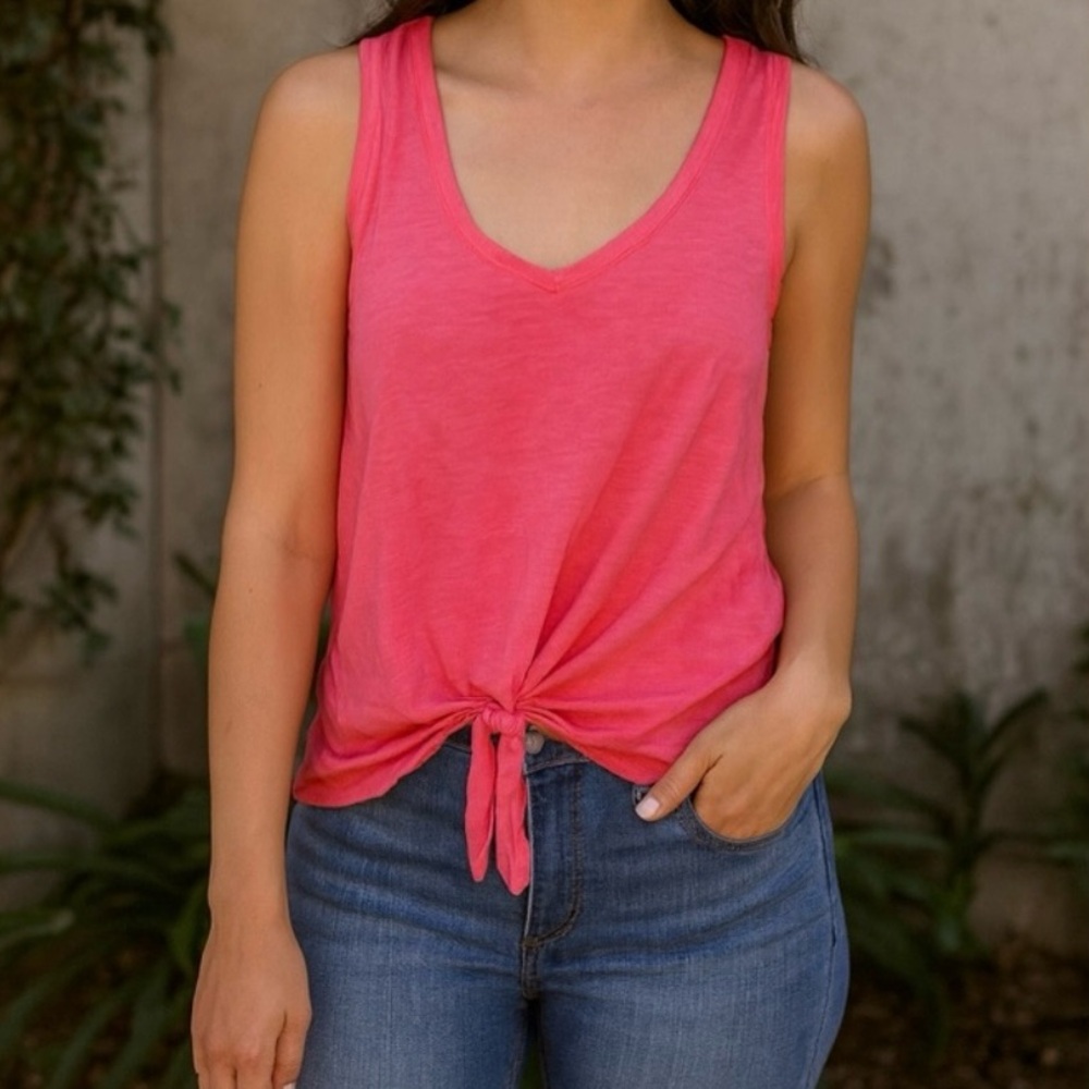 Express pink V-neck tank top with knot on bottom